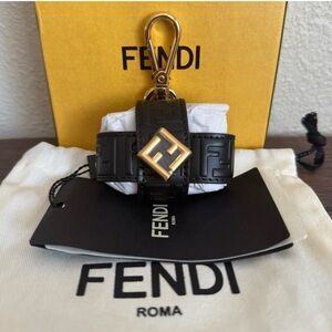 🔥🖤🔥NWT Fendi AirPod Pro case 🖤🔥